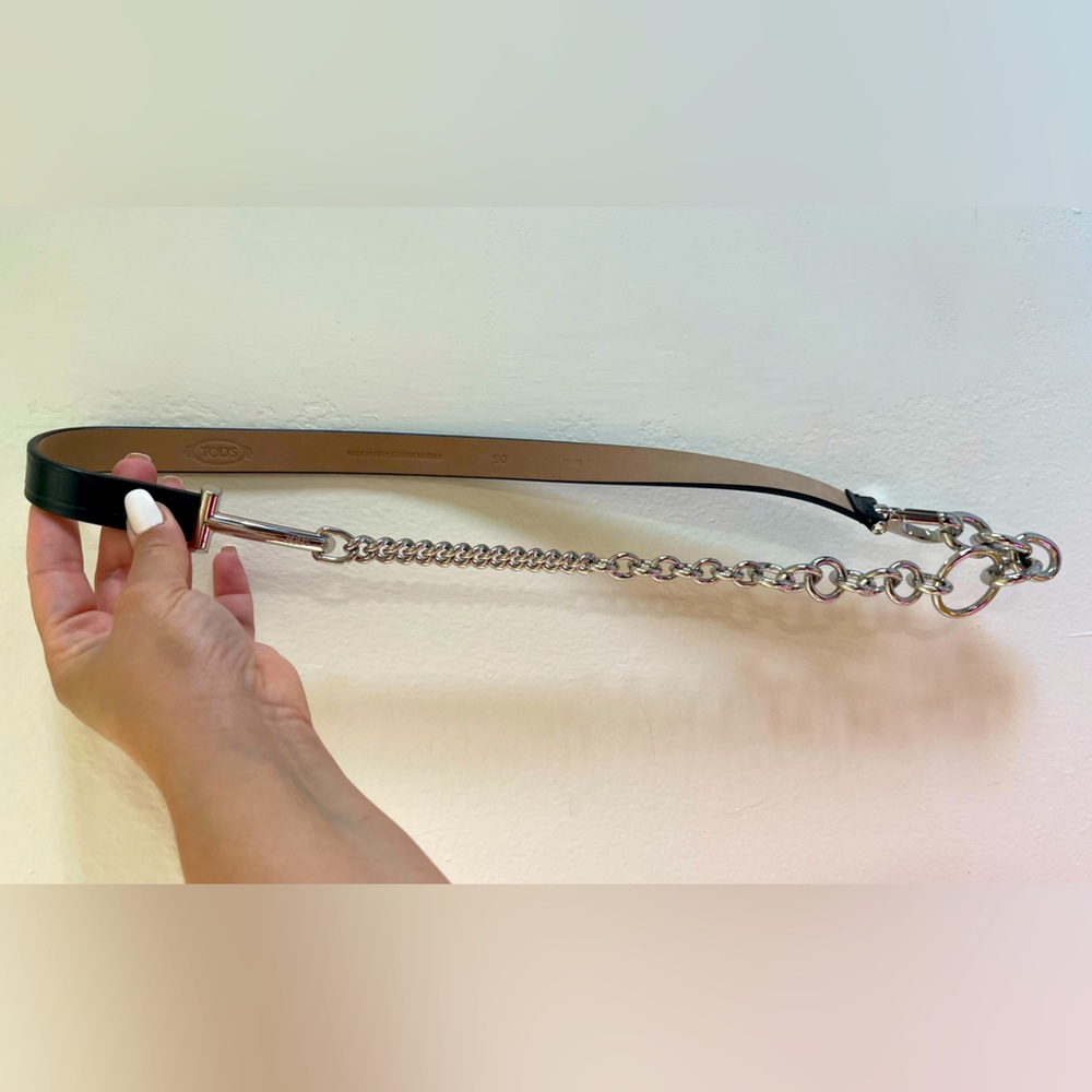 Tod’s belt in leather & metal chain.